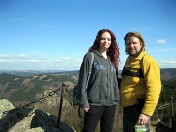 Rolf Blenn und Nica Sodip auf dem Feldstein